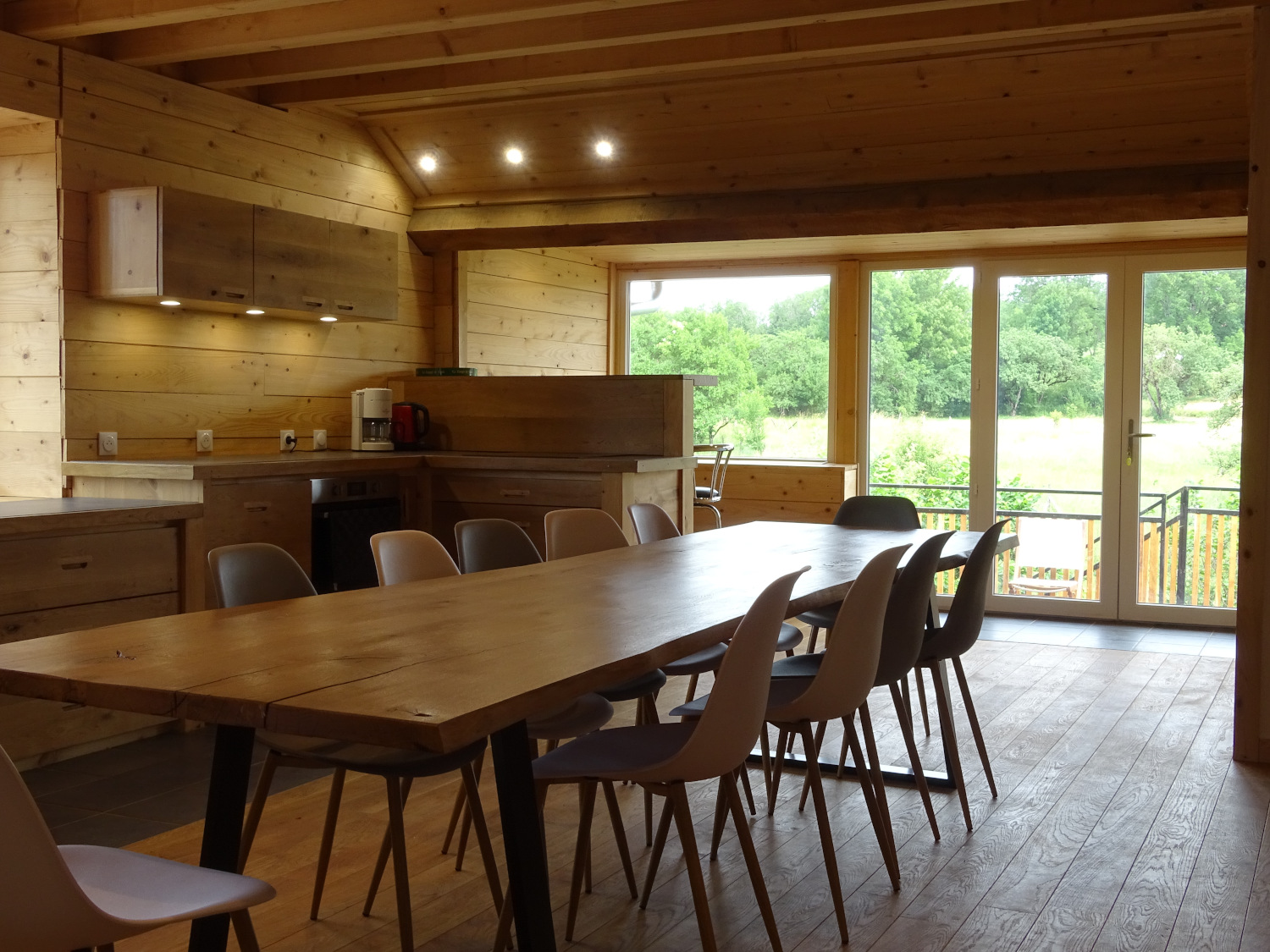 Grande table conviviale du Chalet à Comté