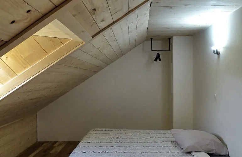 Chambre mansardée du gîte 6 chambres dans le Jura
