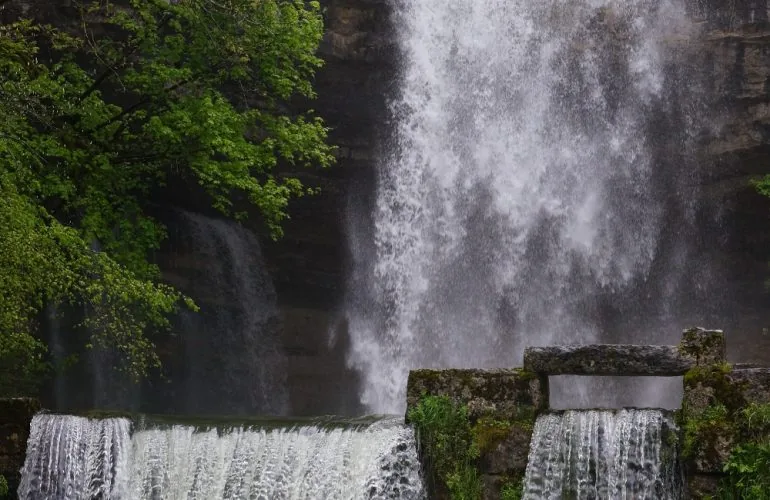 Saut Girard dans la vallée du Hérisson