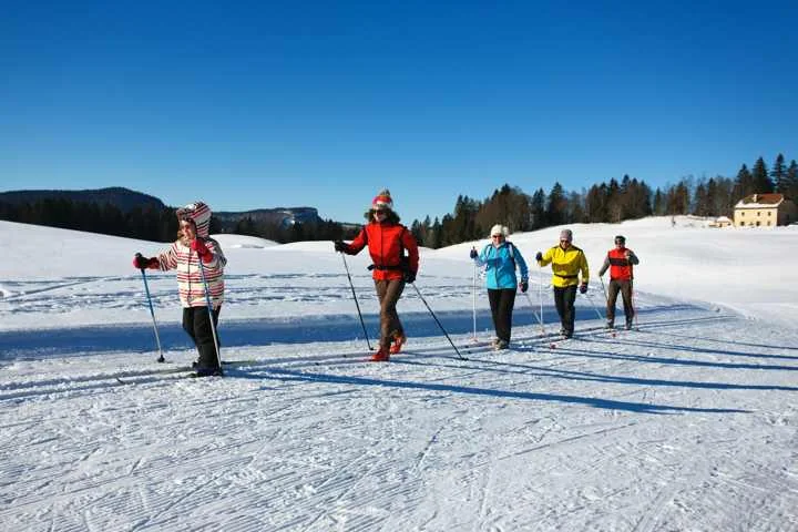 Ski de fond en famille dans le Jura enneigé